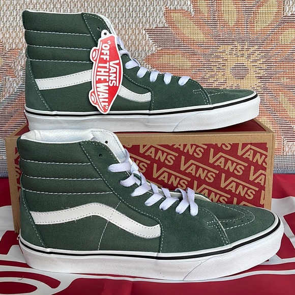 Vans Sk8-Hi
Color Theory Duck Green
VNOA7Q5NYQW
Men’s sneakers - Picture 3 of 16